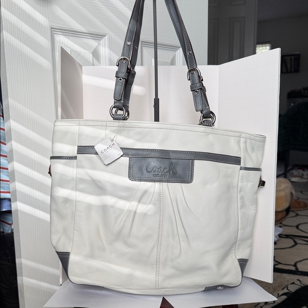Coach White and Gray Tote bag with dust bag